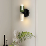 Elegantna moderna LED stenska svetilka s stilskim dizajnom