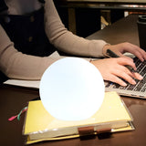 Moderna LED tabla svetilka s vibrirajočim prilagajanjem barvne temperature v sferični obliki za prijetno vzdušje