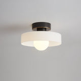 Velastra - eleganten francoski stropni svetilnik v brezčasnem Bauhaus slogu