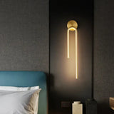 Eleganten LED stenski svetilnik za stiliziran prostor