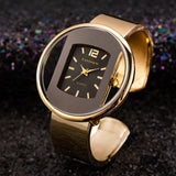 María - Bold Black & Gold