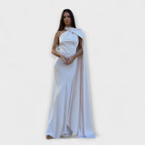 Elegantna Maxi obleka z odprtimi rameni in zavezanjem za vrat