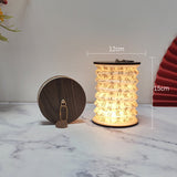 Elegantna namizna svetilka ClassicBeacon z plemenitim dizajnom svetilke